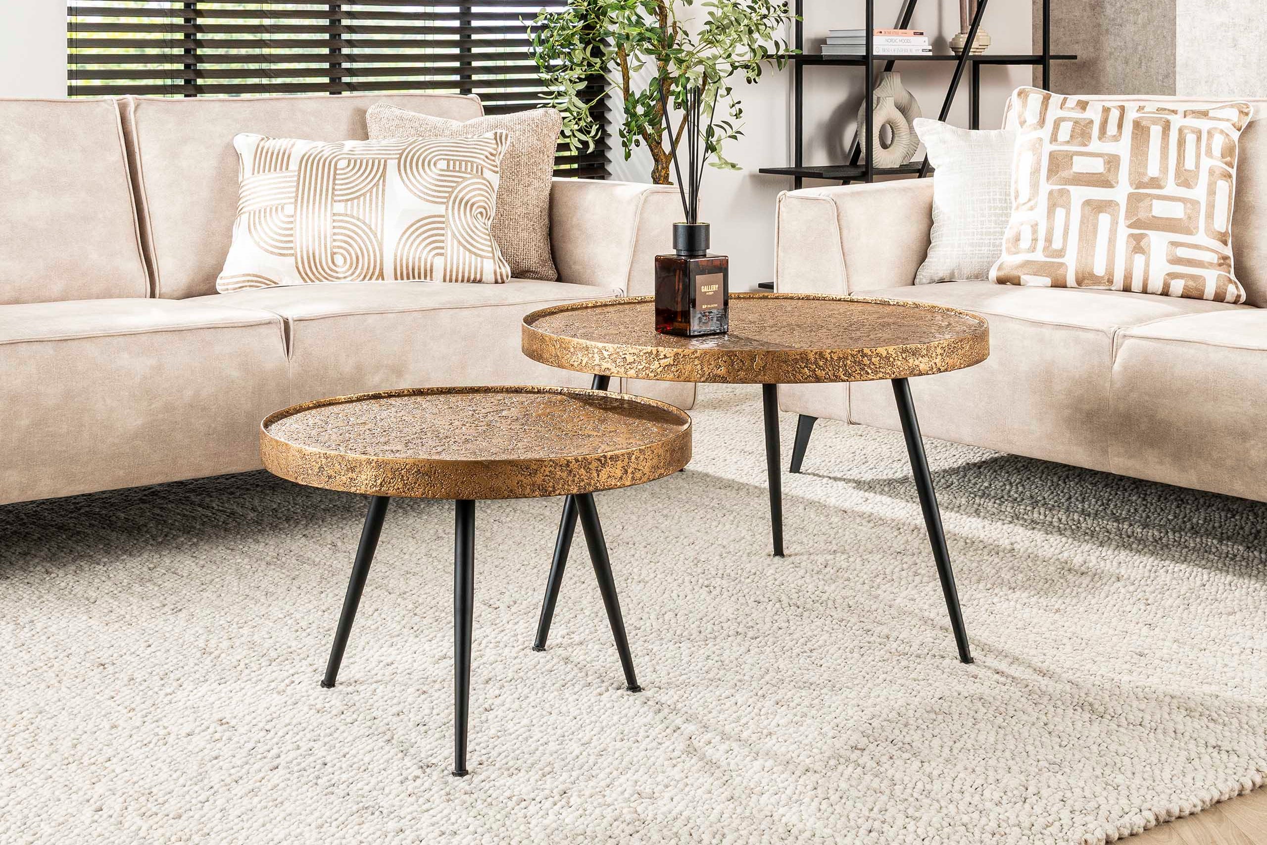 Table basse Kharu - lot de 2 en bronze antique métallique au design rond