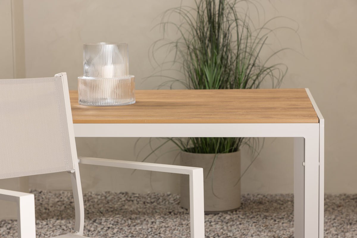 Tuin tafel Tareen - een harmonische combinatie van natuurlijkheid en stabiliteit