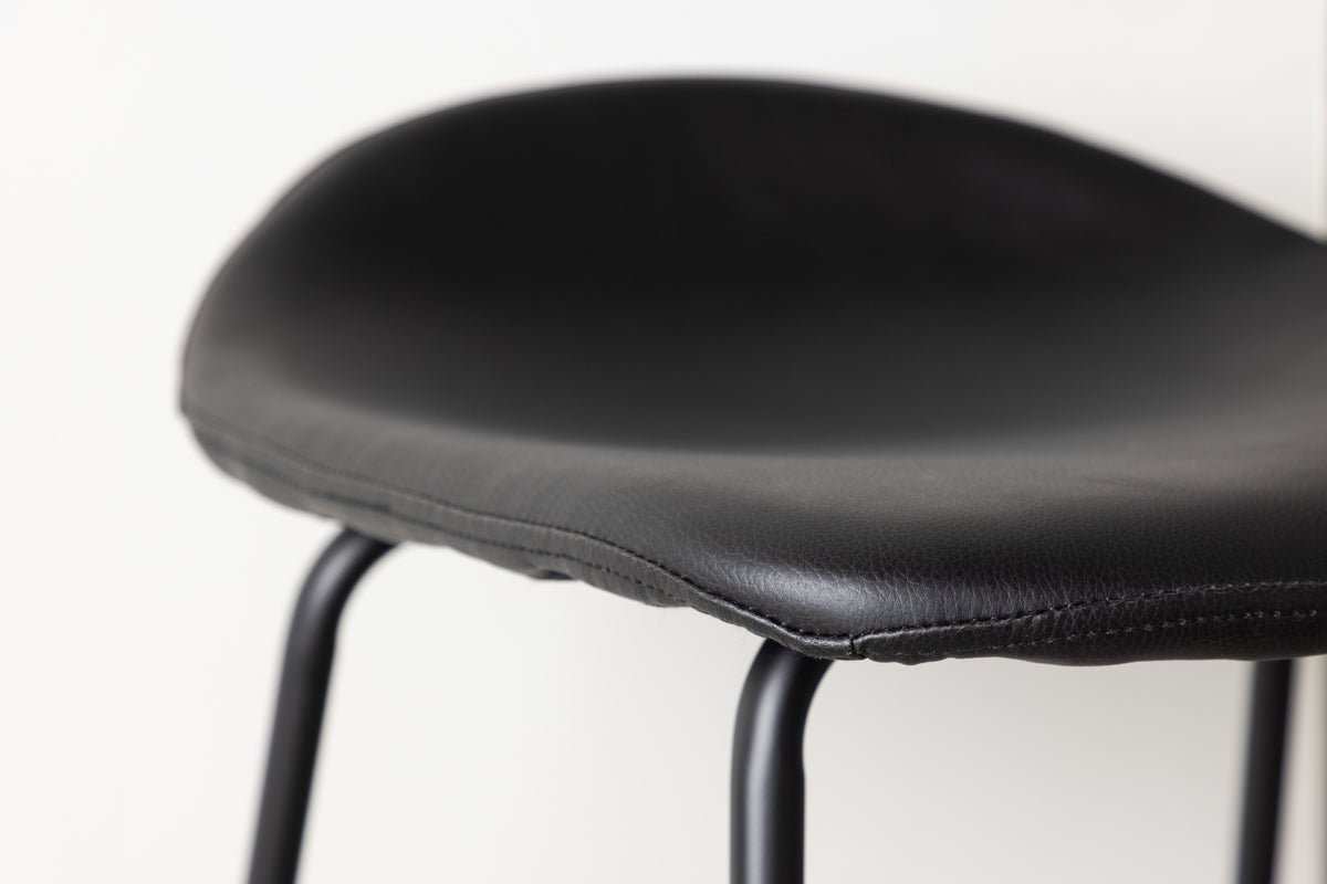 Ensemble de 2 tabourets de bar Georg en noir mat avec assise en PU