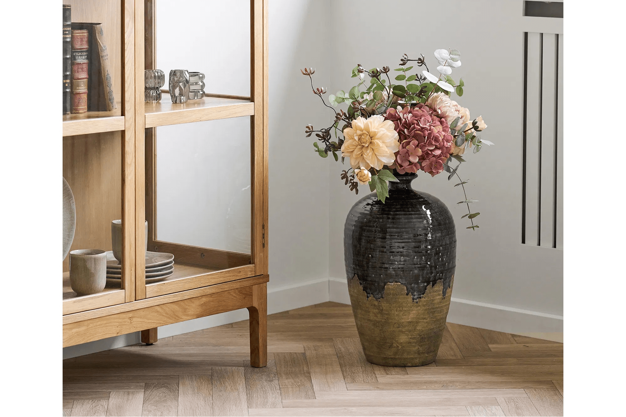 Vase Serevia – vase en céramique noble en bleu foncé