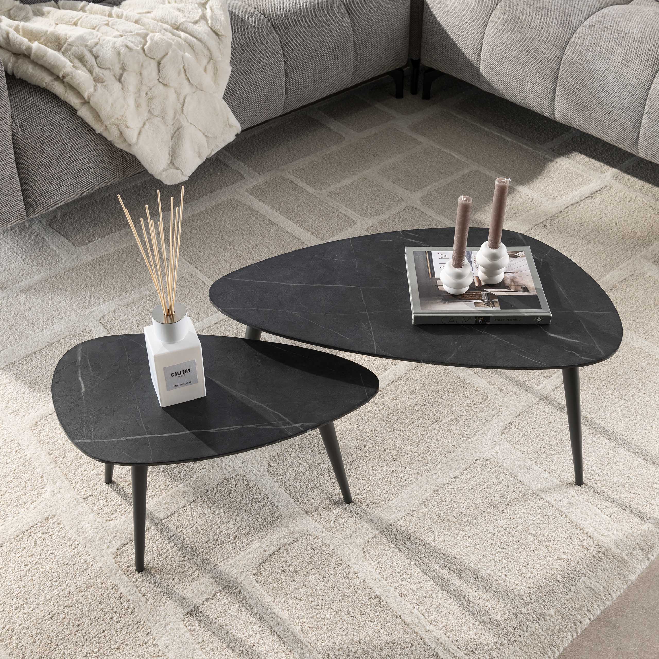 Couchtisch Alvara - 2er Set aus Melamin in Keramikoptik und einem Gestell aus Stahl