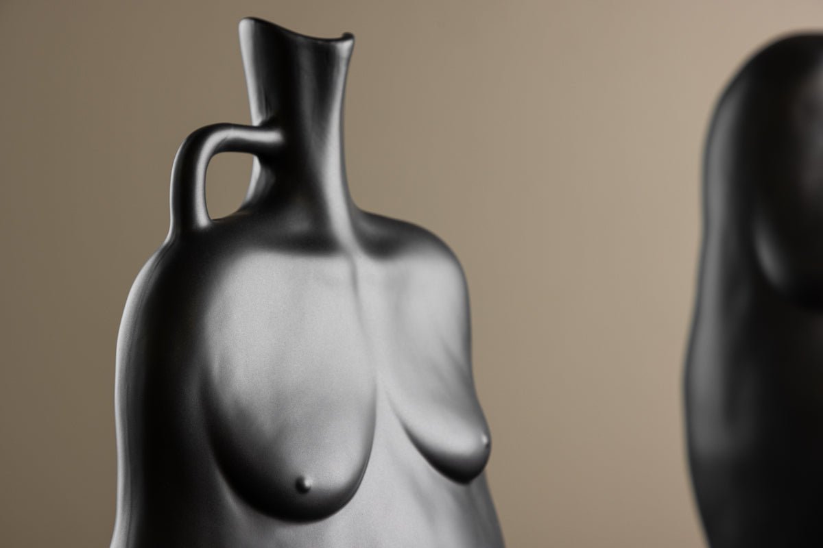 Vase Nerida 25 cm – Körperinspirierte Eleganz in Wit & Zwart