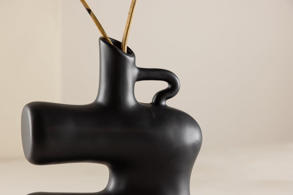Vase Calvera 19 cm – Skulpturales Designobjekt in Weiß oder Schwarz