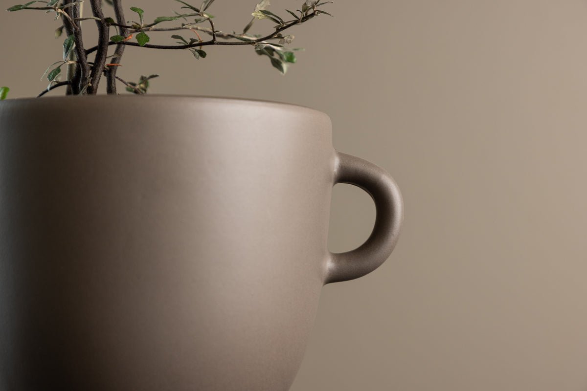 Pot de fleurs Sylva - en ton brun avec petites poignées