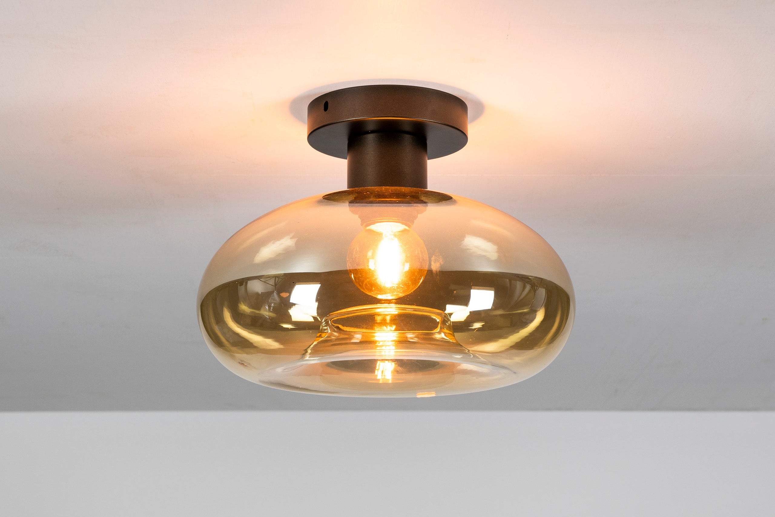 Plafondlamp „Amberis“ – Ronde glazen lamp in barnsteenkleur