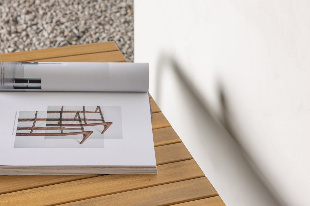 Gartenbank Benko - mit geriffelter Sitzfläche aus Akazienholz