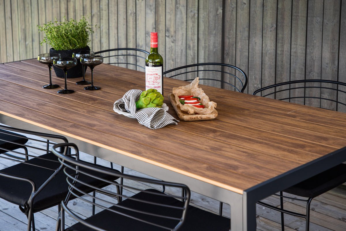 Tuin tafel Tareen - een harmonische combinatie van natuurlijkheid en stabiliteit