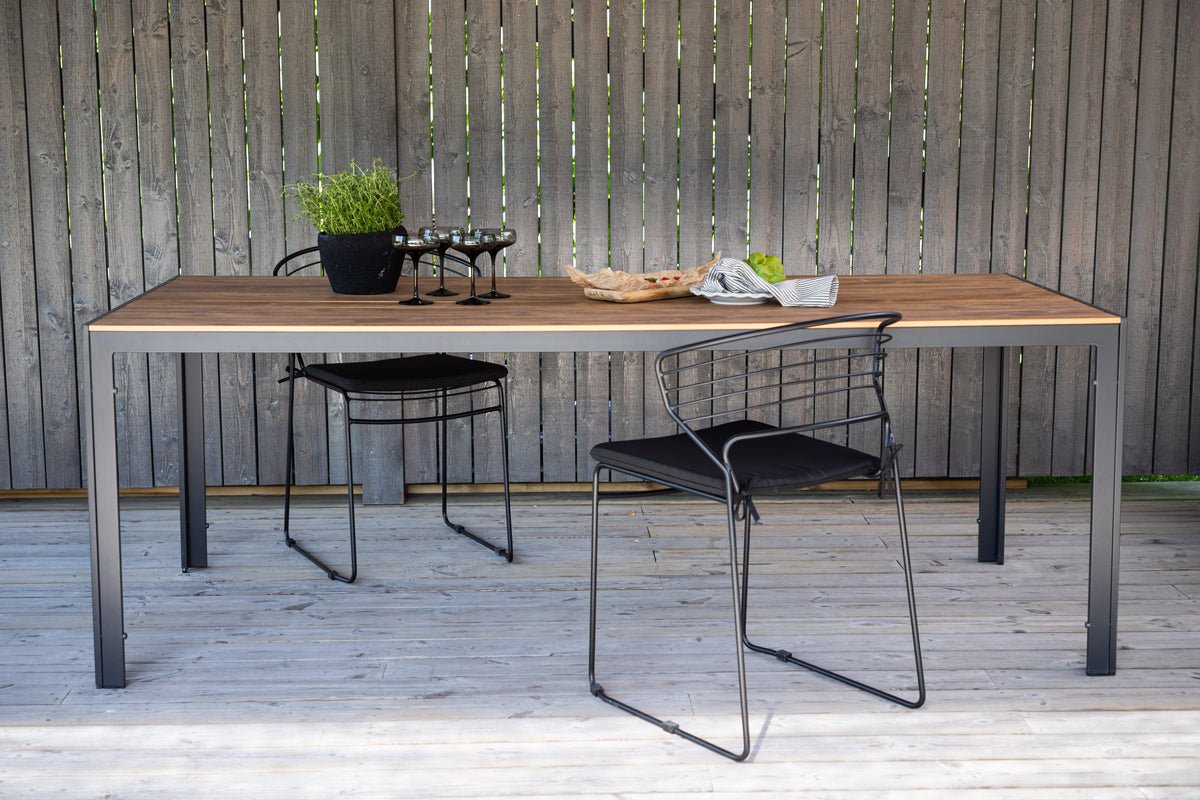 Tuin tafel Tareen - een harmonische combinatie van natuurlijkheid en stabiliteit