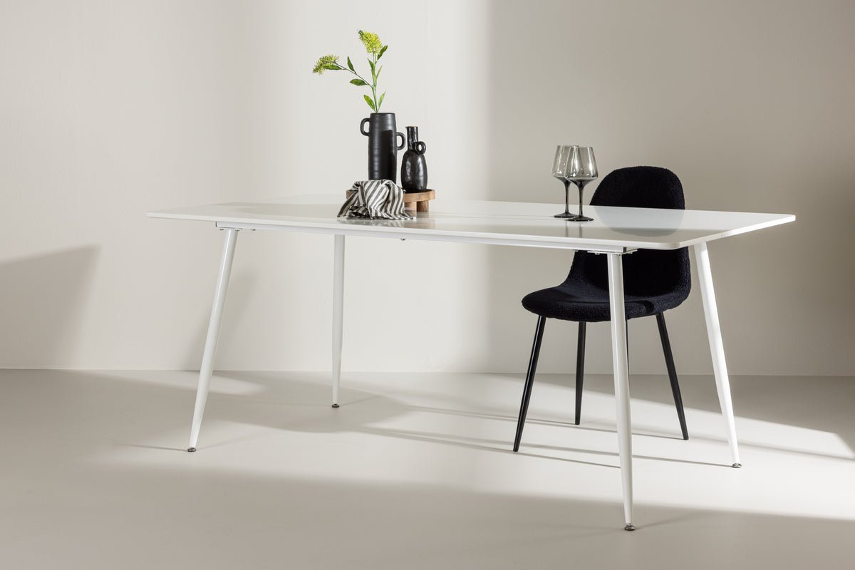 Table à manger Kea - un design inspiré de la Scandinavie avec des lignes épurées