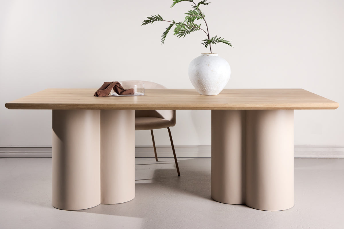 Table à manger Marly - en forme rectangulaire au design moderne