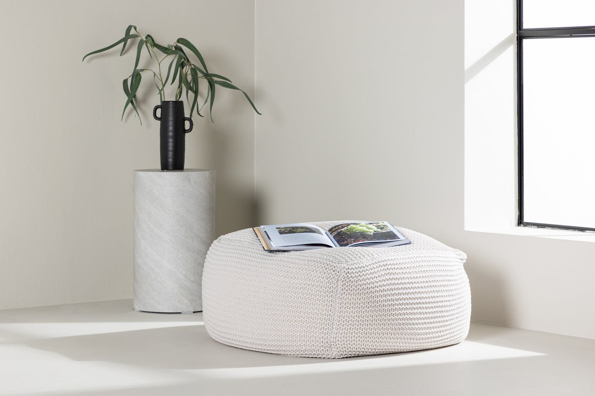 Bijzetkruk Nuvio – Ronde gebreide kruk in Wit