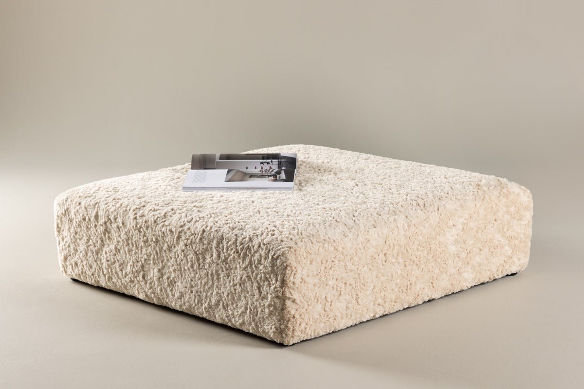 Bijzetkruk Farrow – Vierkante kruk in teddylook Beige