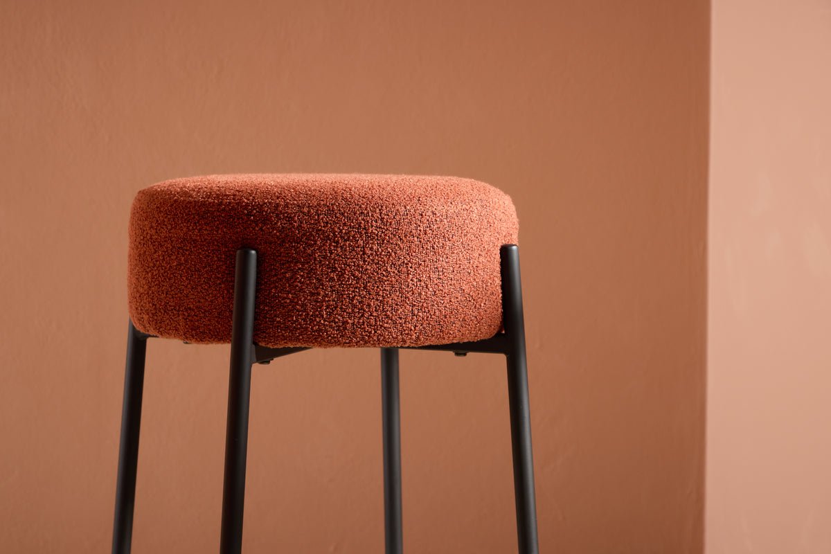 Barhocker Fire - Mit rostfarbenem oder weißem Sitz aus Bouclé