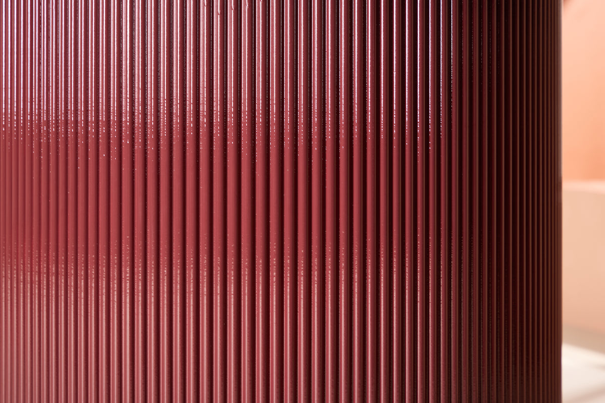 Eettafel Arden – Ronde eettafel in bordeauxrood (Ø 110 cm)