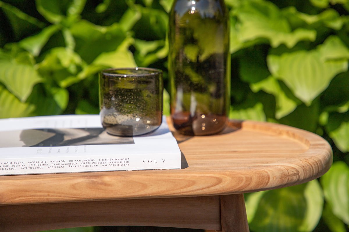 Gartentisch Maji - ein Beistelltisch in ovaler Form aus Teakholz