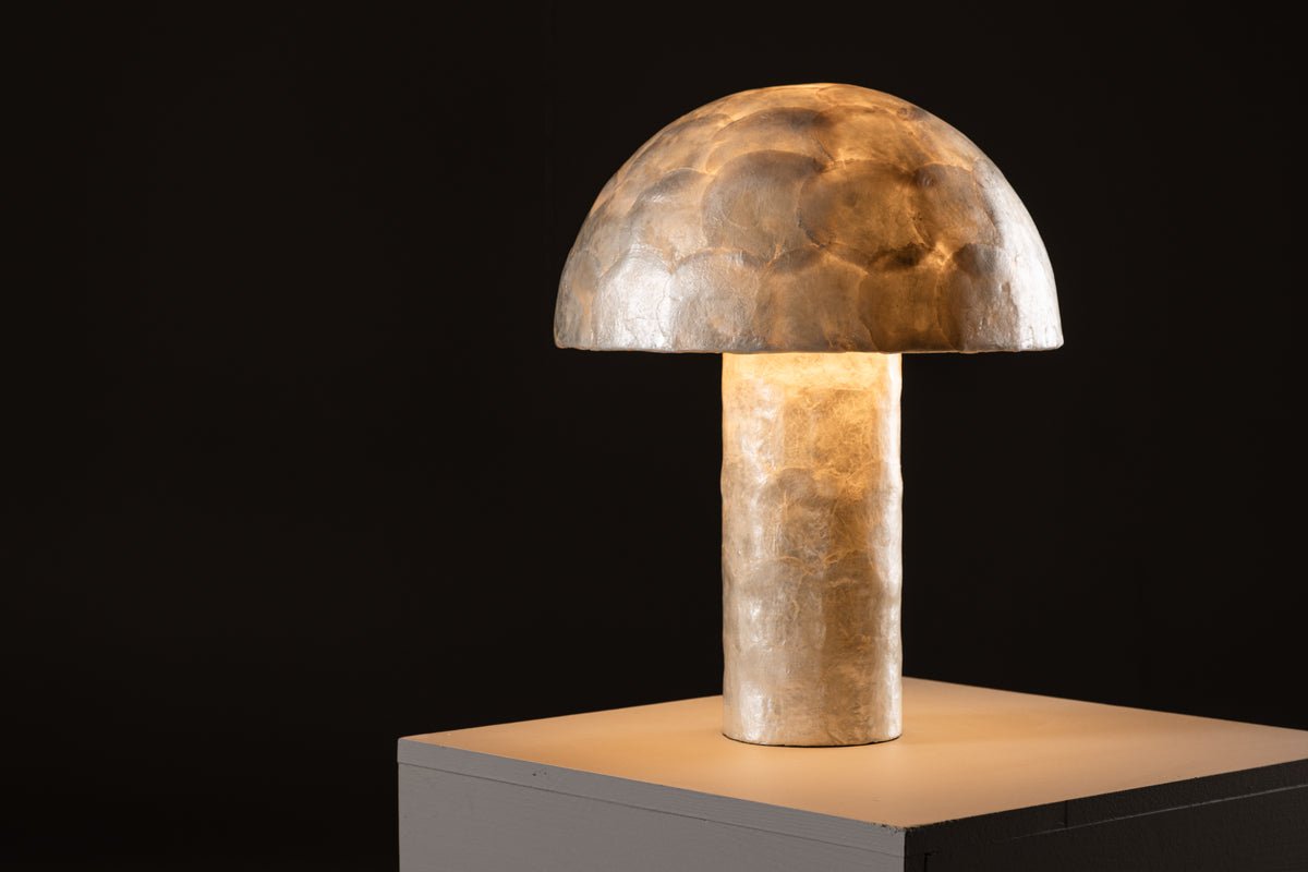 Tafellamp „Aurora“ – Elegant ontwerp van Capiz met zacht lichtschein