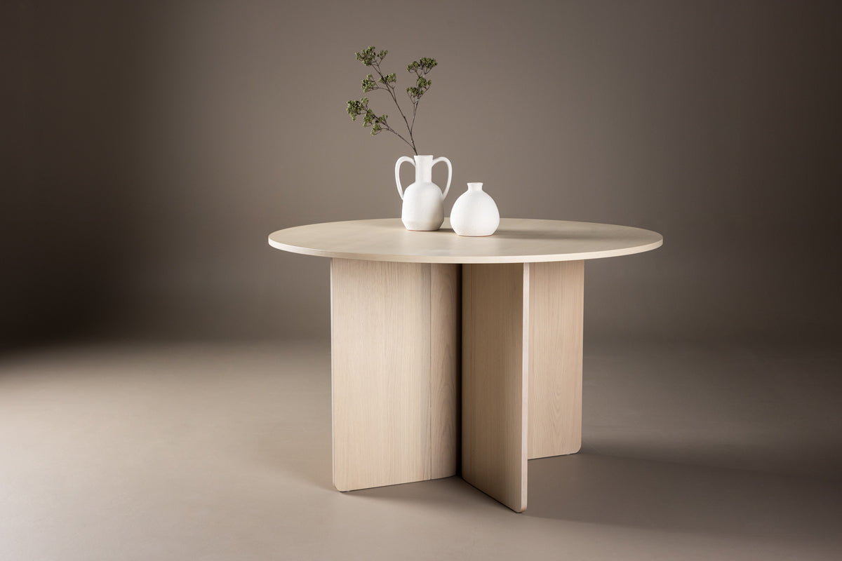 Table à manger Isola - au design harmonieux avec une touche élégante