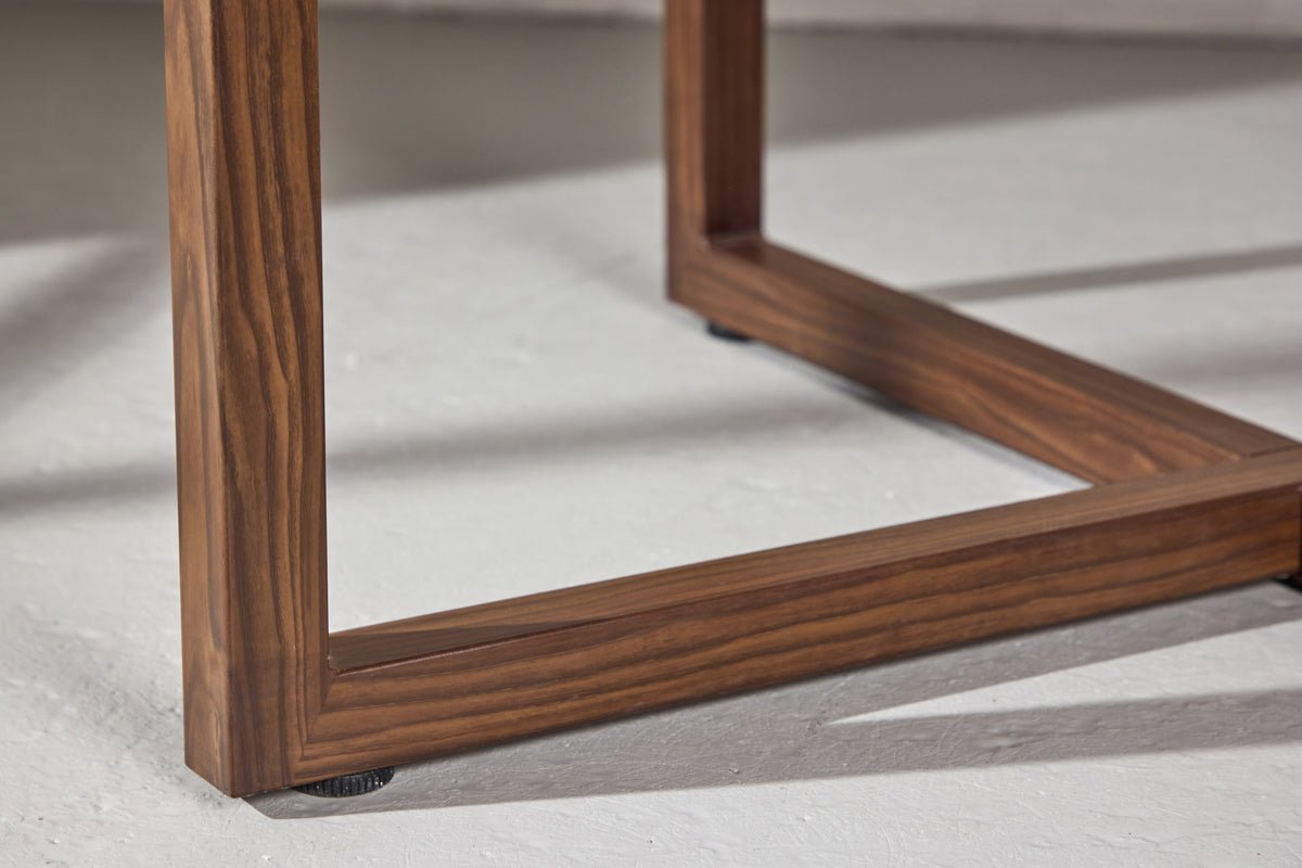 Eettafel Ayani - ronde vorm en warme walnootlook