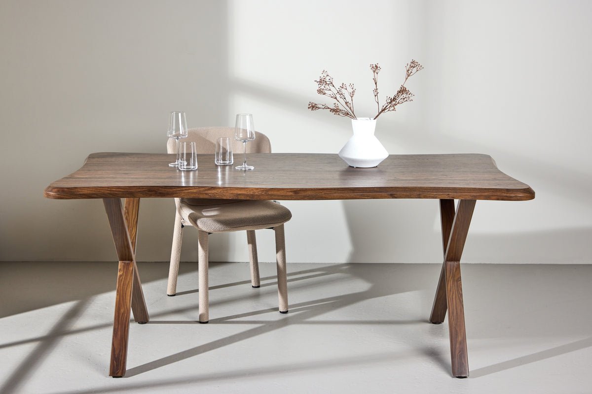 Eettafel Talani - verenigt modern design met een warme, elegante uitstraling
