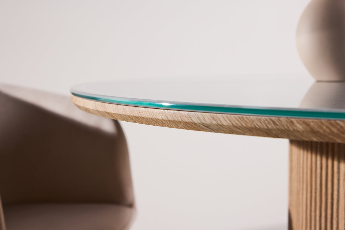 Table à manger Orlén – Table à manger design ronde Ø120 cm avec plateau en verre et pied rainuré