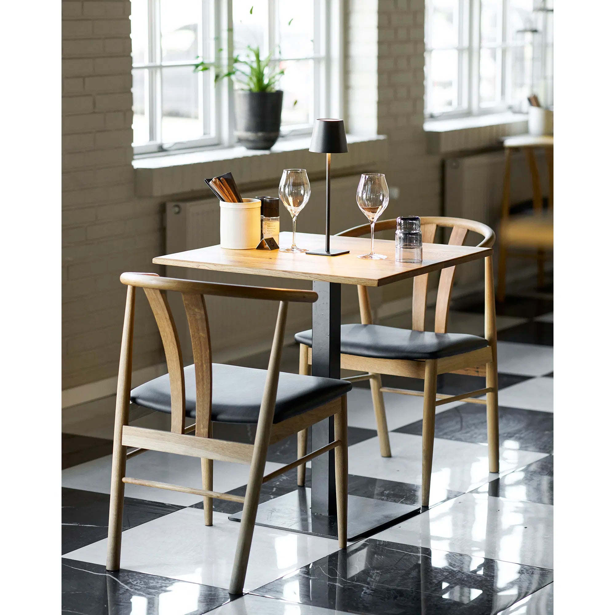 Lampe de table Varnien - éclairage d'accent élégant pour l'intérieur