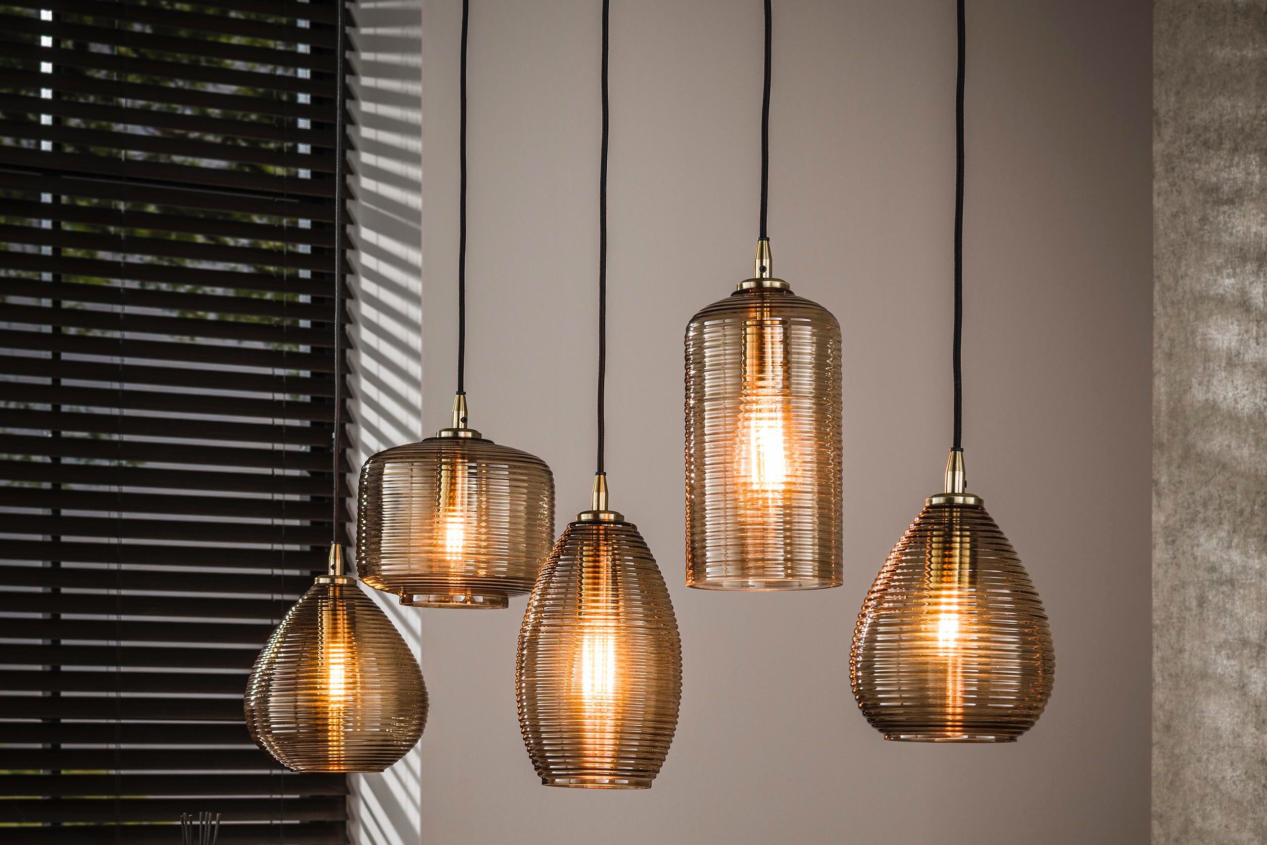 Hanglamp Lumira – Met de hand gemaakte glazen kappen in rookbruin (5-lichts)