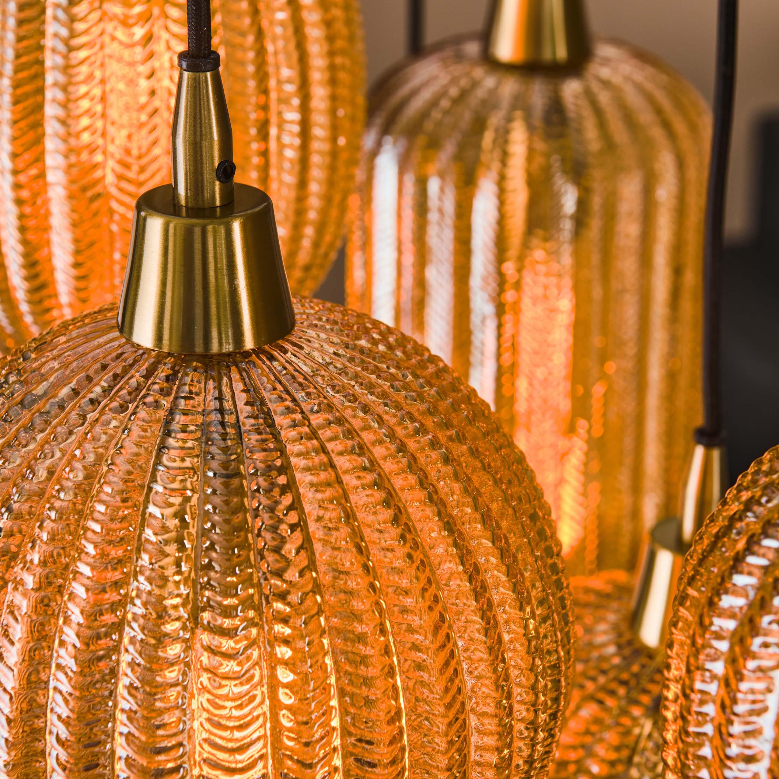 Suspension « Lumina » – avec abat-jours en verre faits à la main