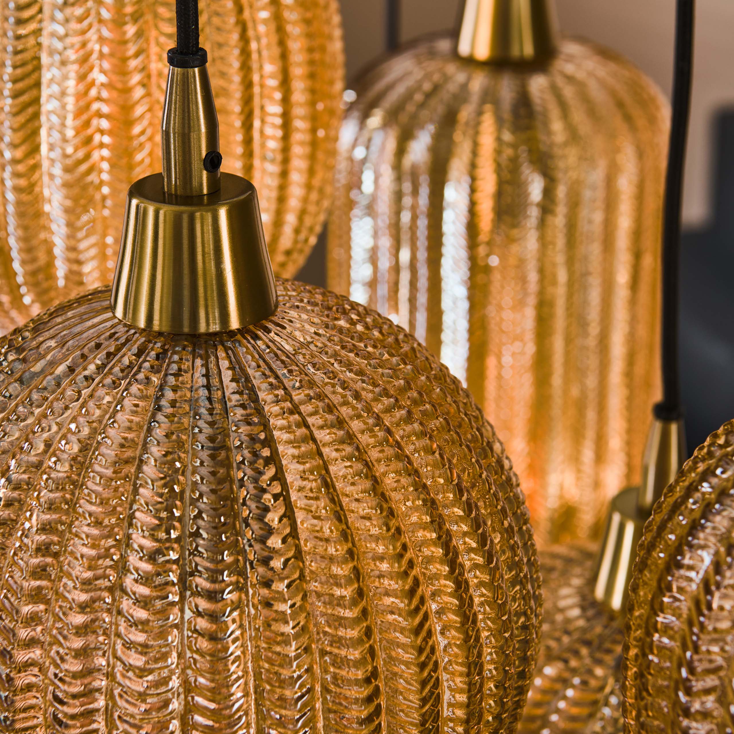 Suspension « Lumina » – avec abat-jours en verre faits à la main