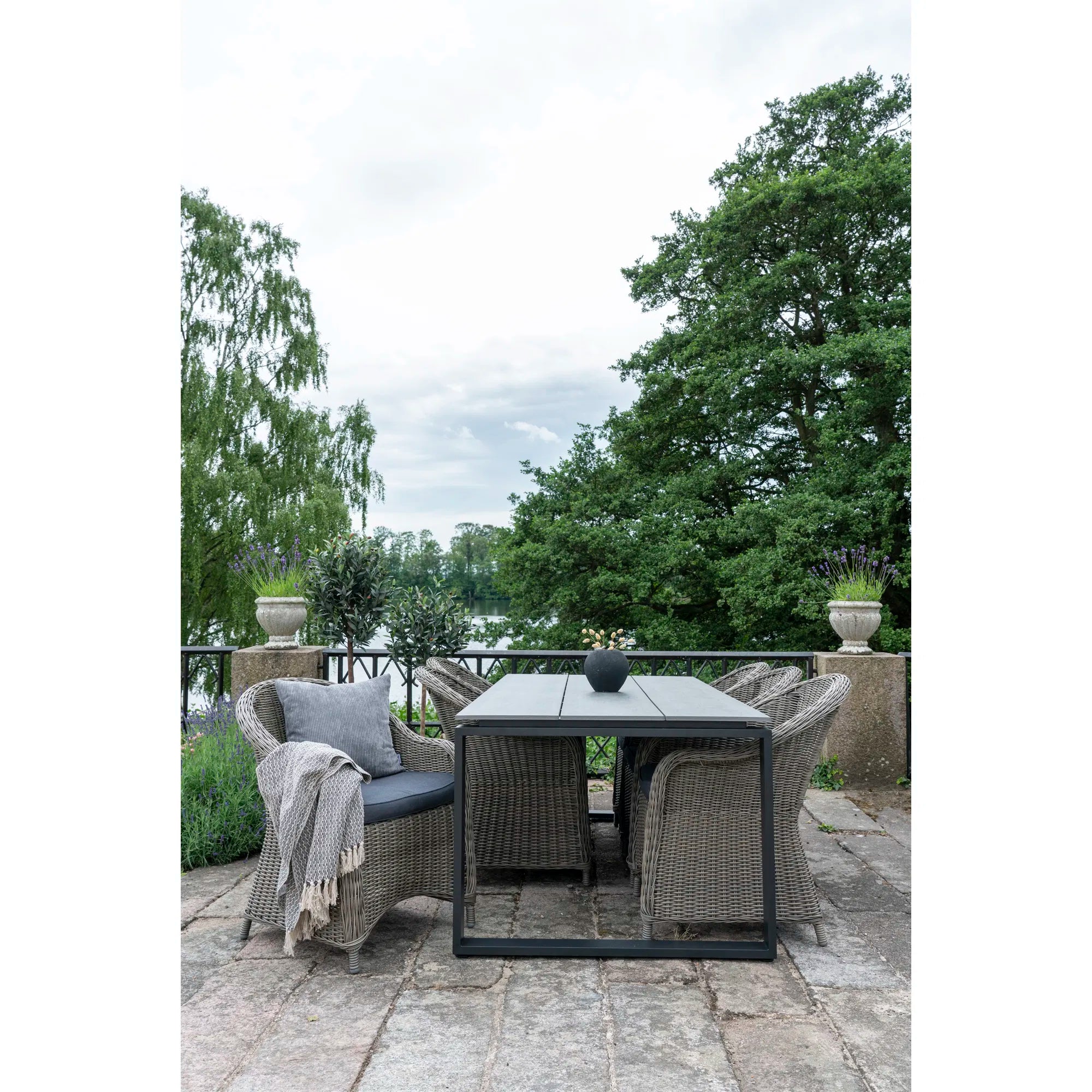 Table de jardin Emilio - 210×100 cm en Nonwood & Aluminium (Gris/Noir)
