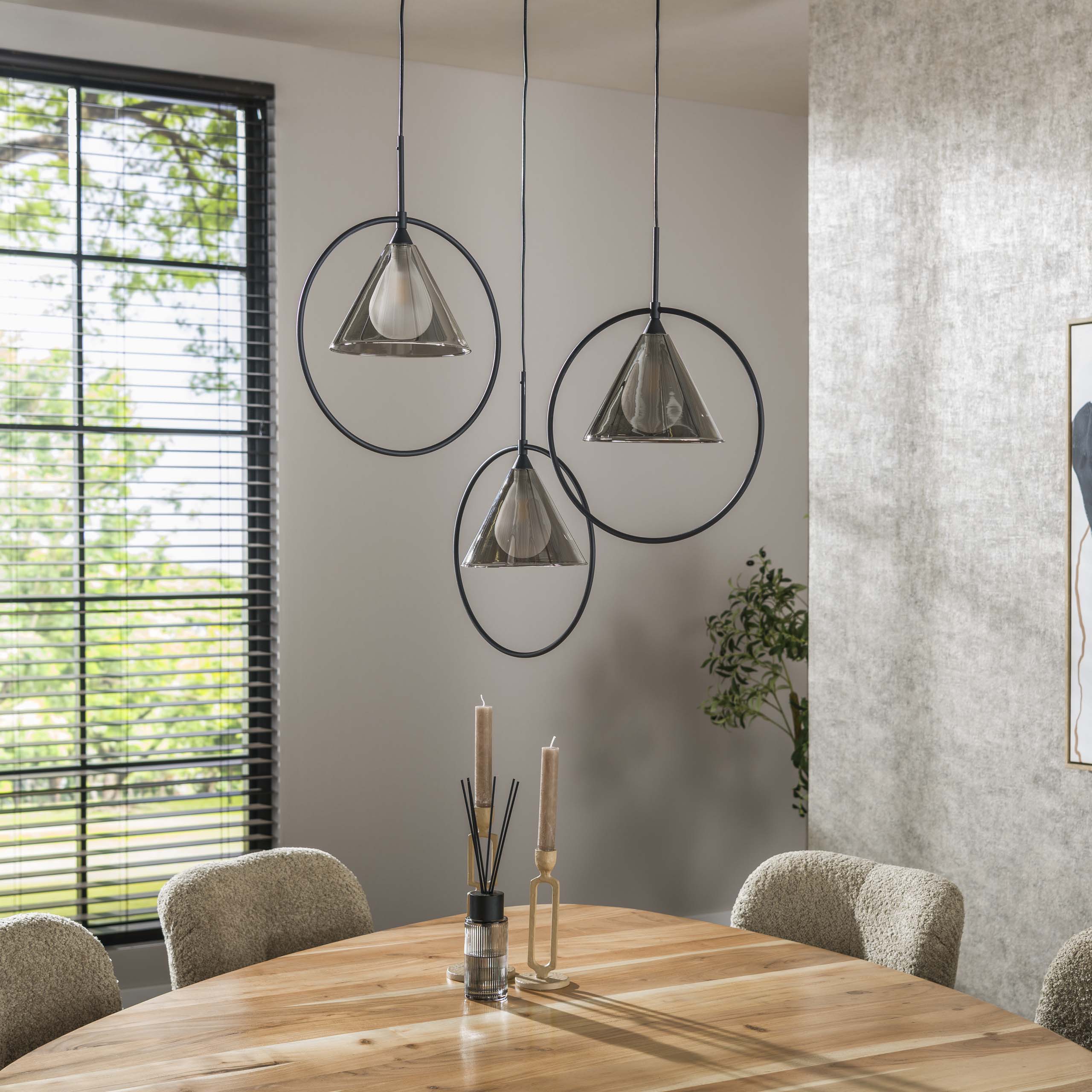 Pendelleuchte „Murielle“ –  Gestuft mit 3 Leuchten und Rauchglas im Loop-Design
