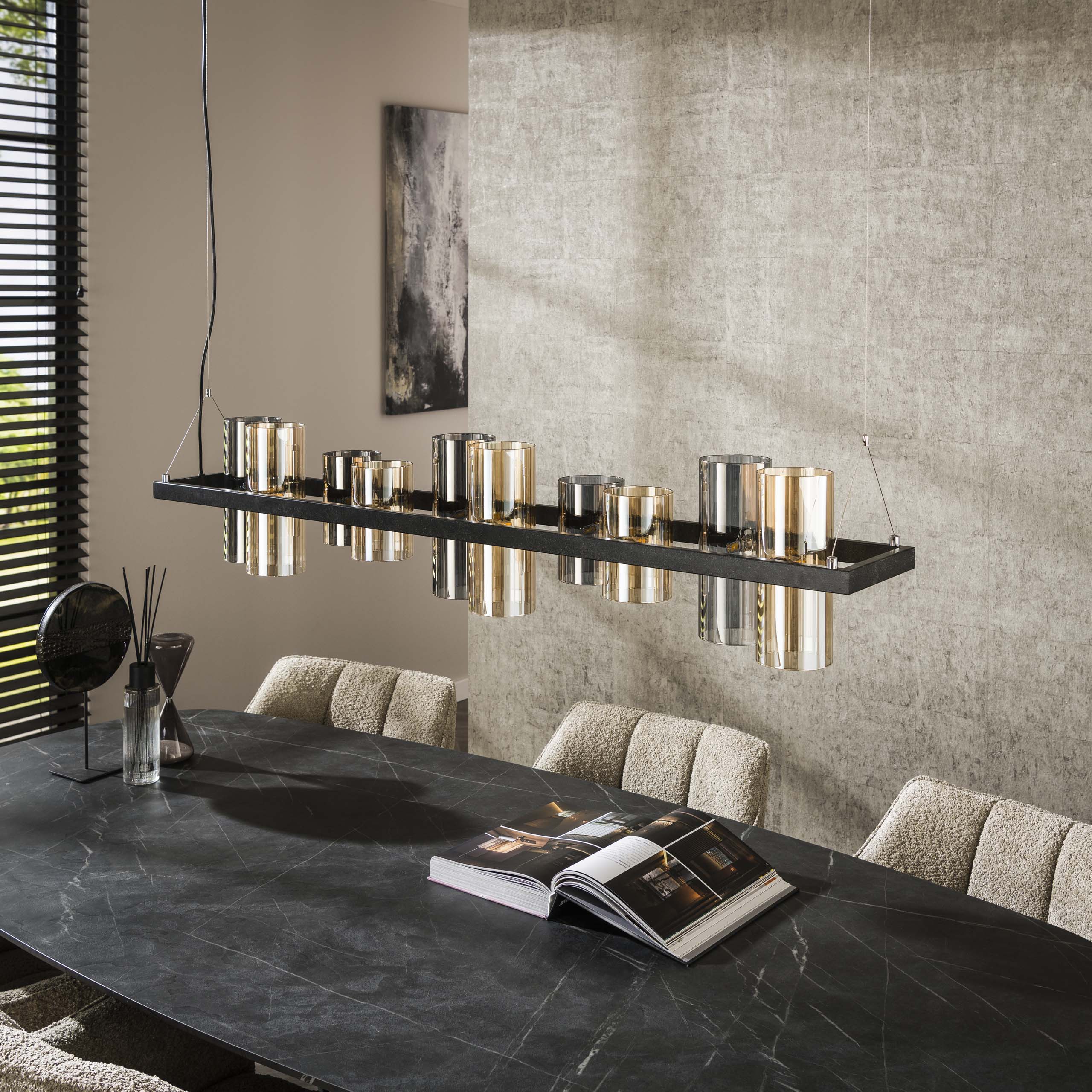 Suspension "Calivon" – 10 abat-jours cylindriques en verre aux finitions ambre et chrome