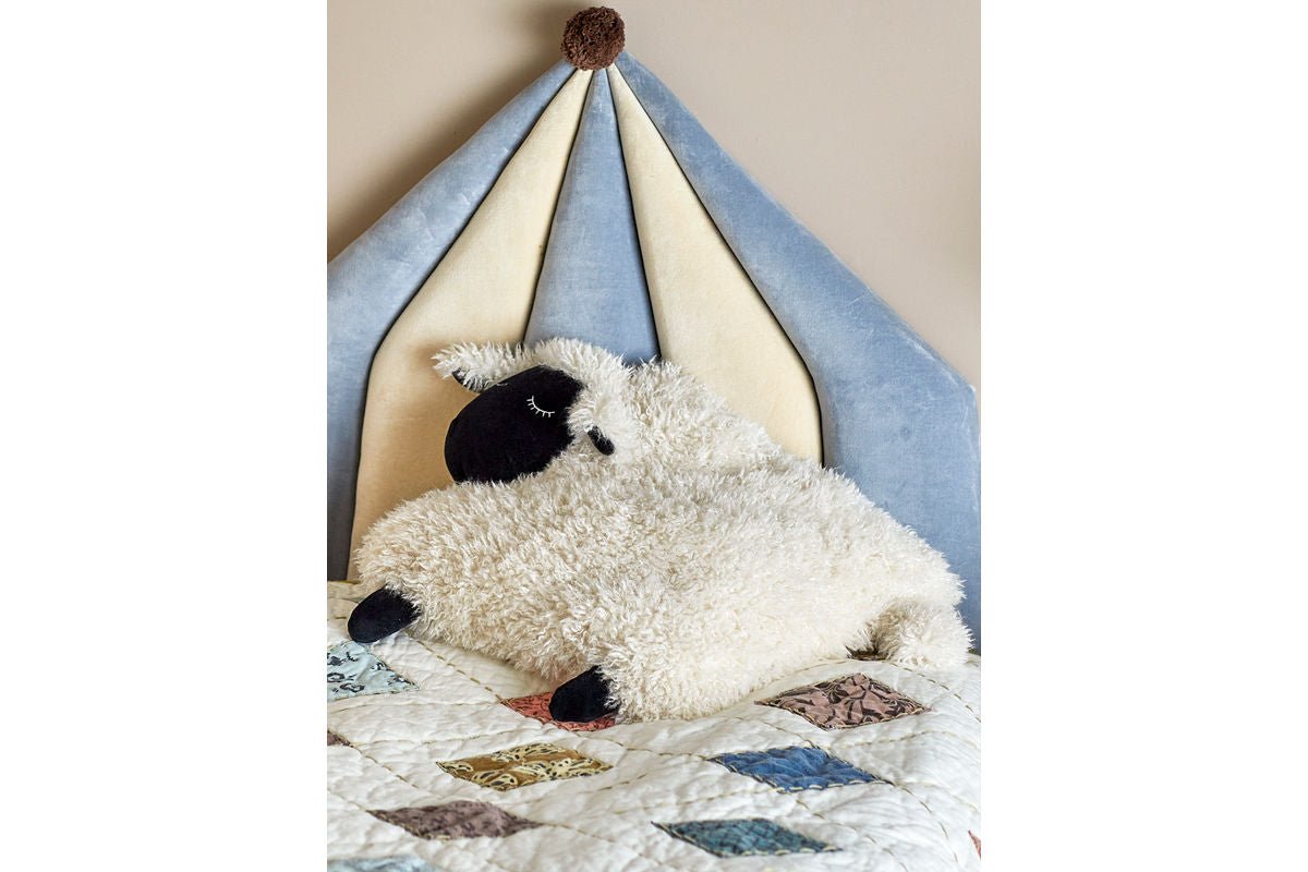 Plüschtier Elli – großes Schafkissen zum Kuscheln & Spielen