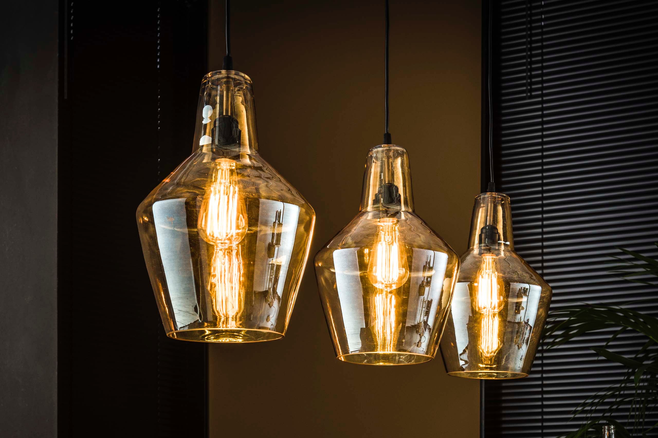 Hanglamp Virello – Kegelvormige glazen kapjes in oud-zilver (3-lichts)