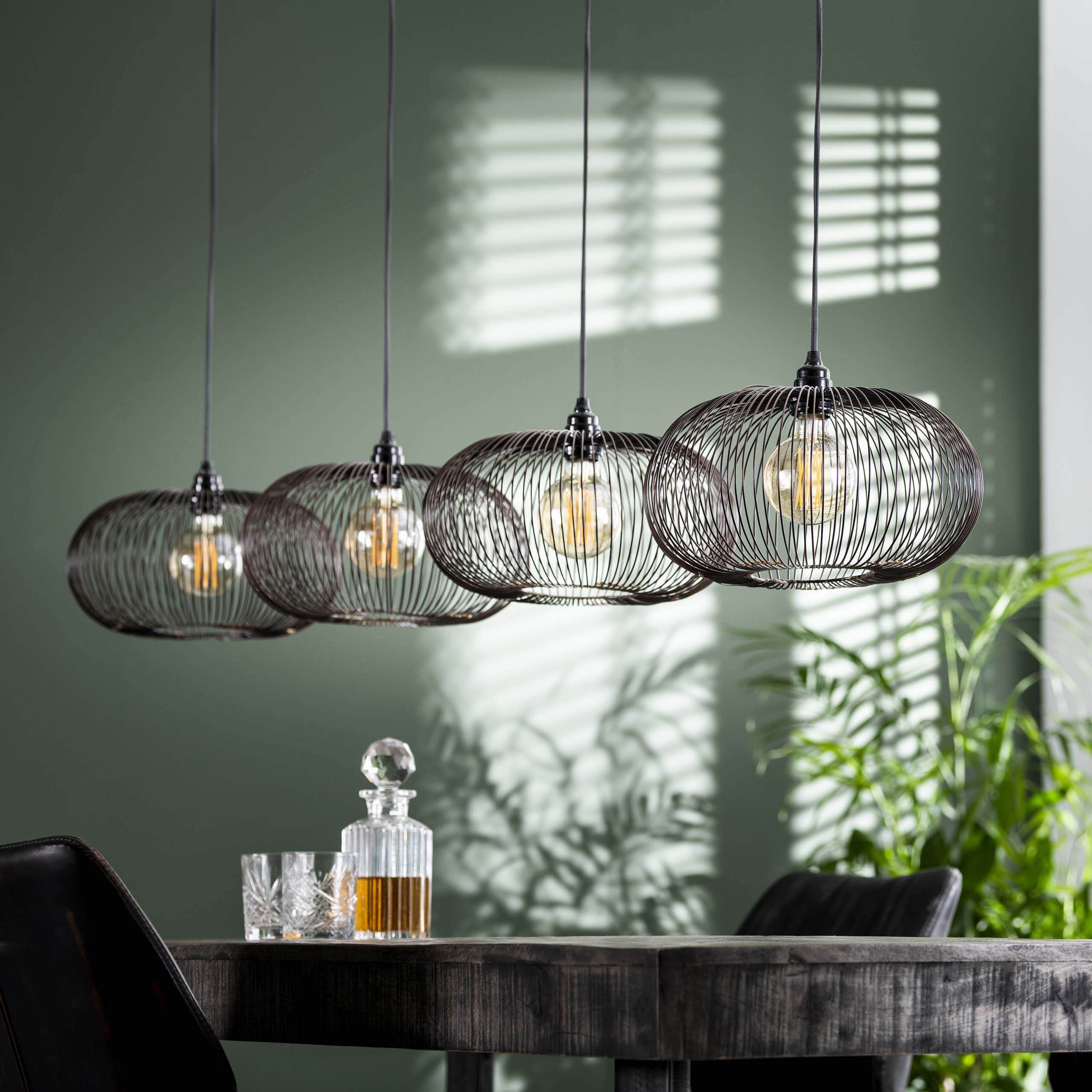 Hanglamp Aurex Quad – Metalen schijven in zwartnikkel met gouden accenten (4-lichts)