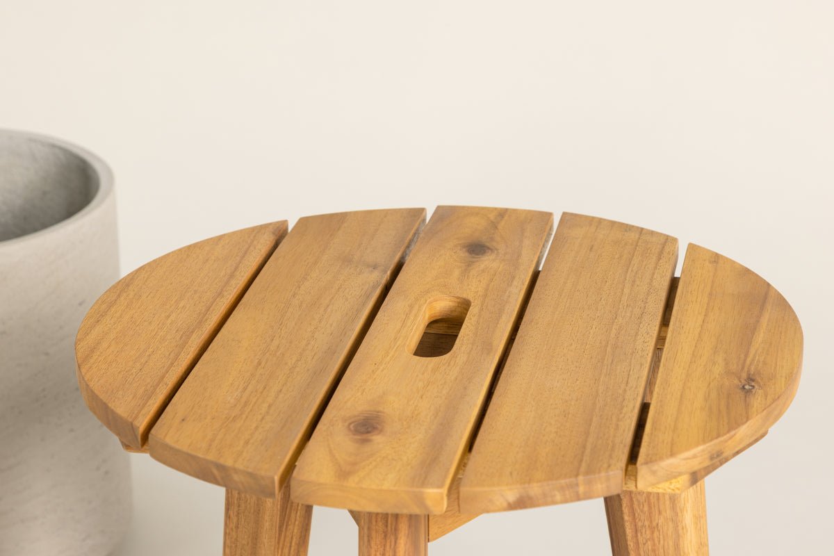 Tuin tafel Nia - een ronde bijzettafel van hoogwaardig acaciahout