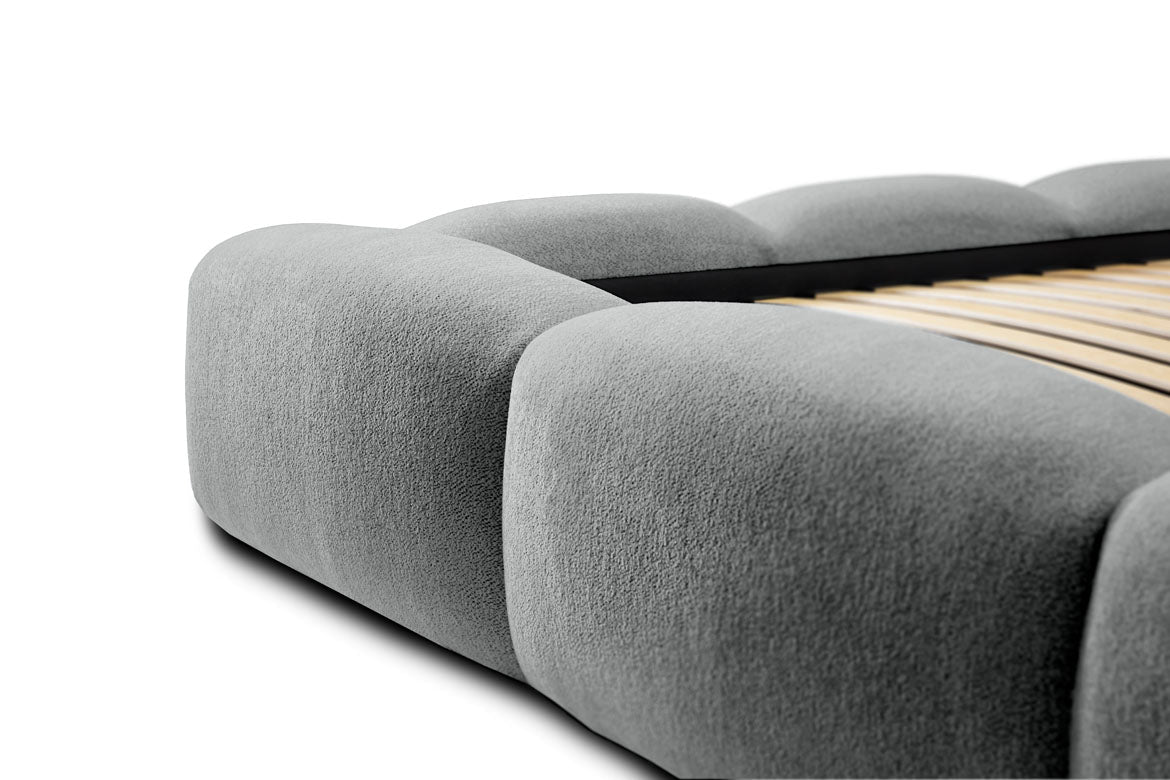 Lit capitonné designer Alena Bouclé avec espace de rangement