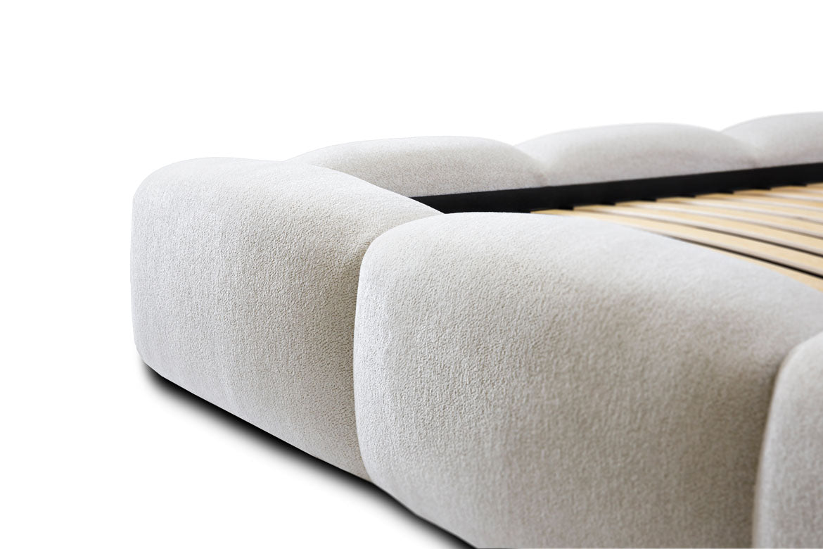 Lit capitonné designer Alena Bouclé avec espace de rangement
