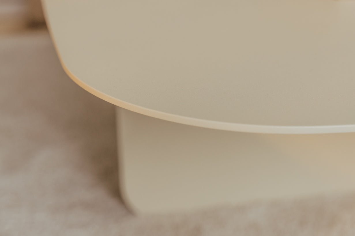 Table basse Livia – design Japandi en tôle thermolaquée