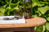 Gartentisch Maji - ein Beistelltisch in ovaler Form aus Teakholz