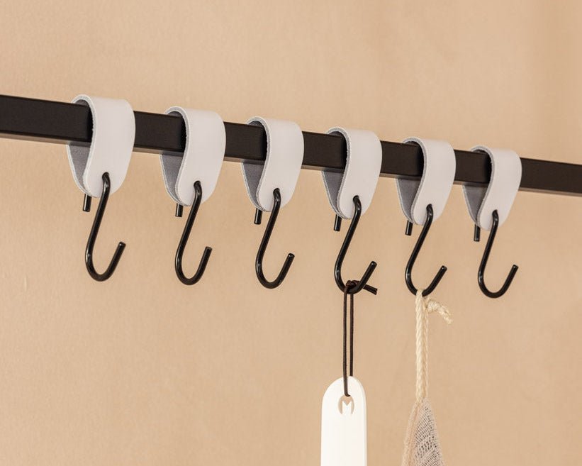 Lederen kledinghaken Arcoro van staal & echt leer