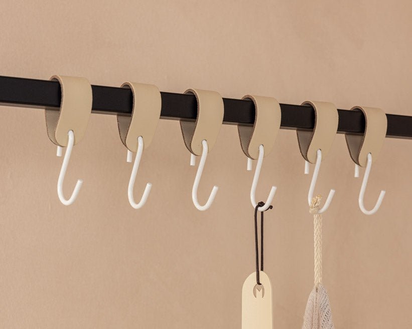 Lederen kledinghaken Arcoro van staal & echt leer