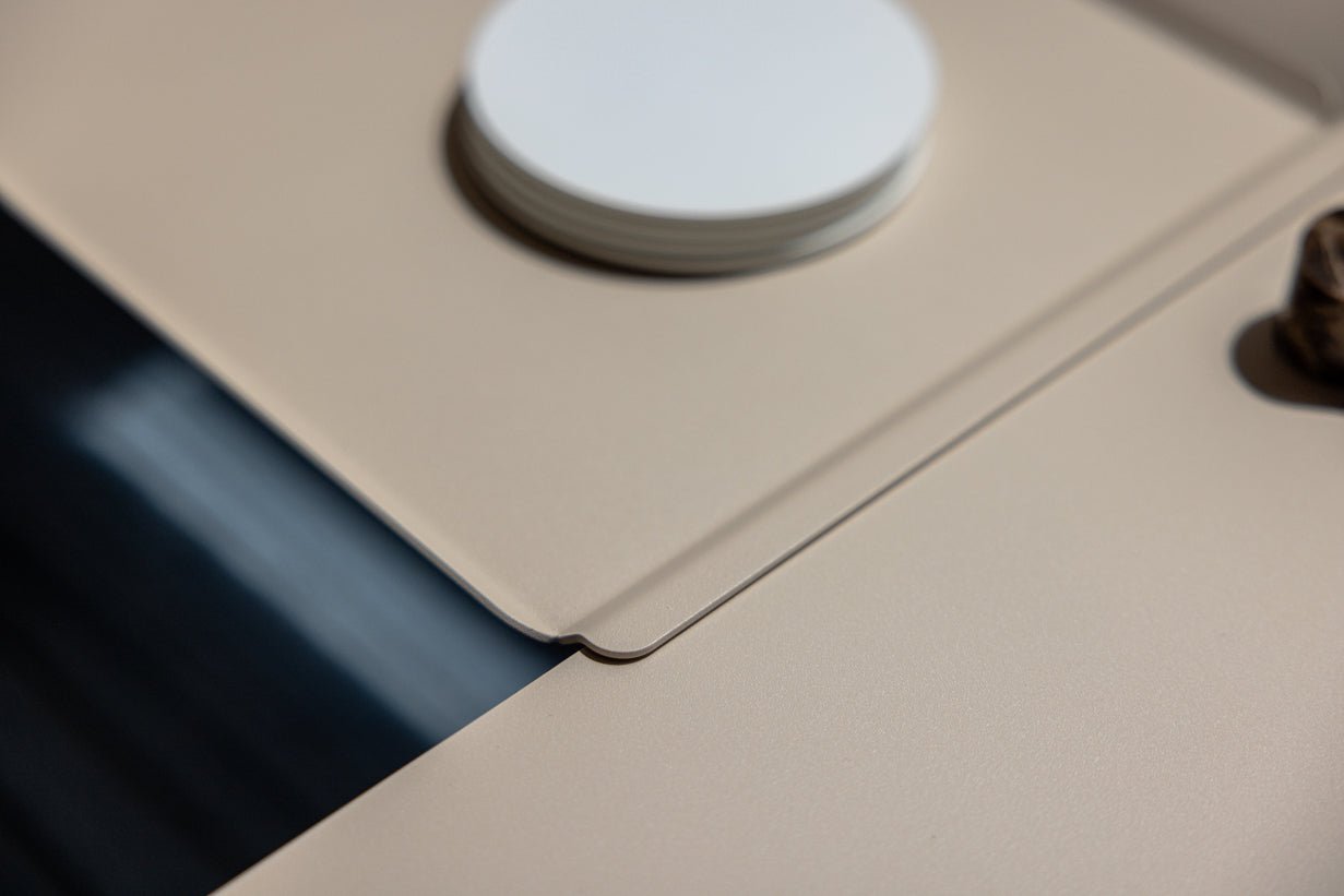 Salontafel Cut – Minimalistisch stalen ontwerp met creatieve opening