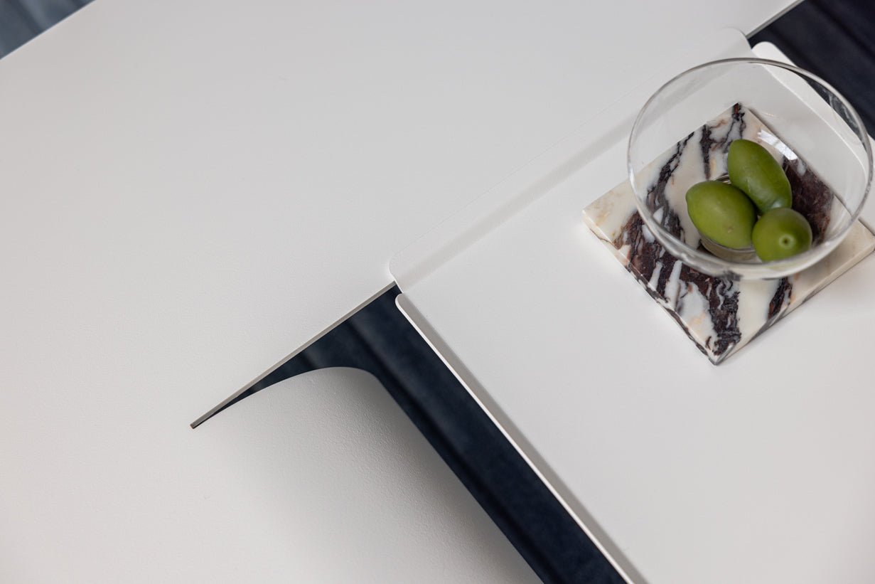Salontafel Cut – Minimalistisch stalen ontwerp met creatieve opening
