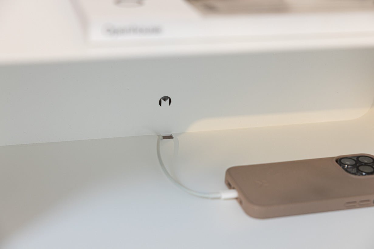 Table de chevet Nelio – Design suspendu avec passage de câble