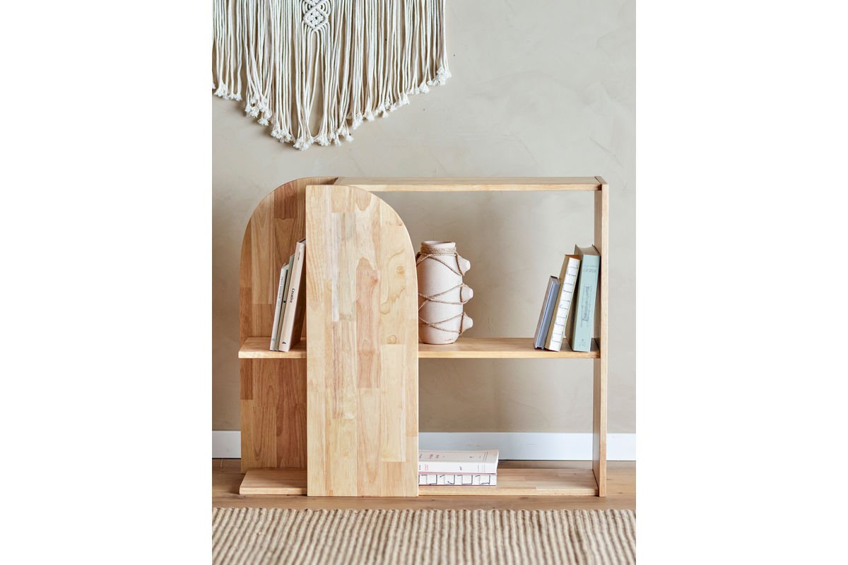 Boekenkast Emit – Natuurlijk rubberhout in grafisch design