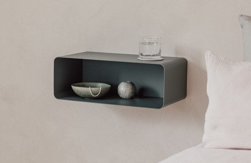 Table de chevet Nelio – Design suspendu avec passage de câble